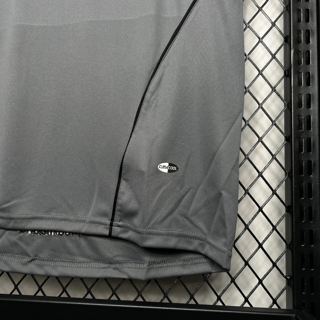 Real Madrid extérieur 05/06