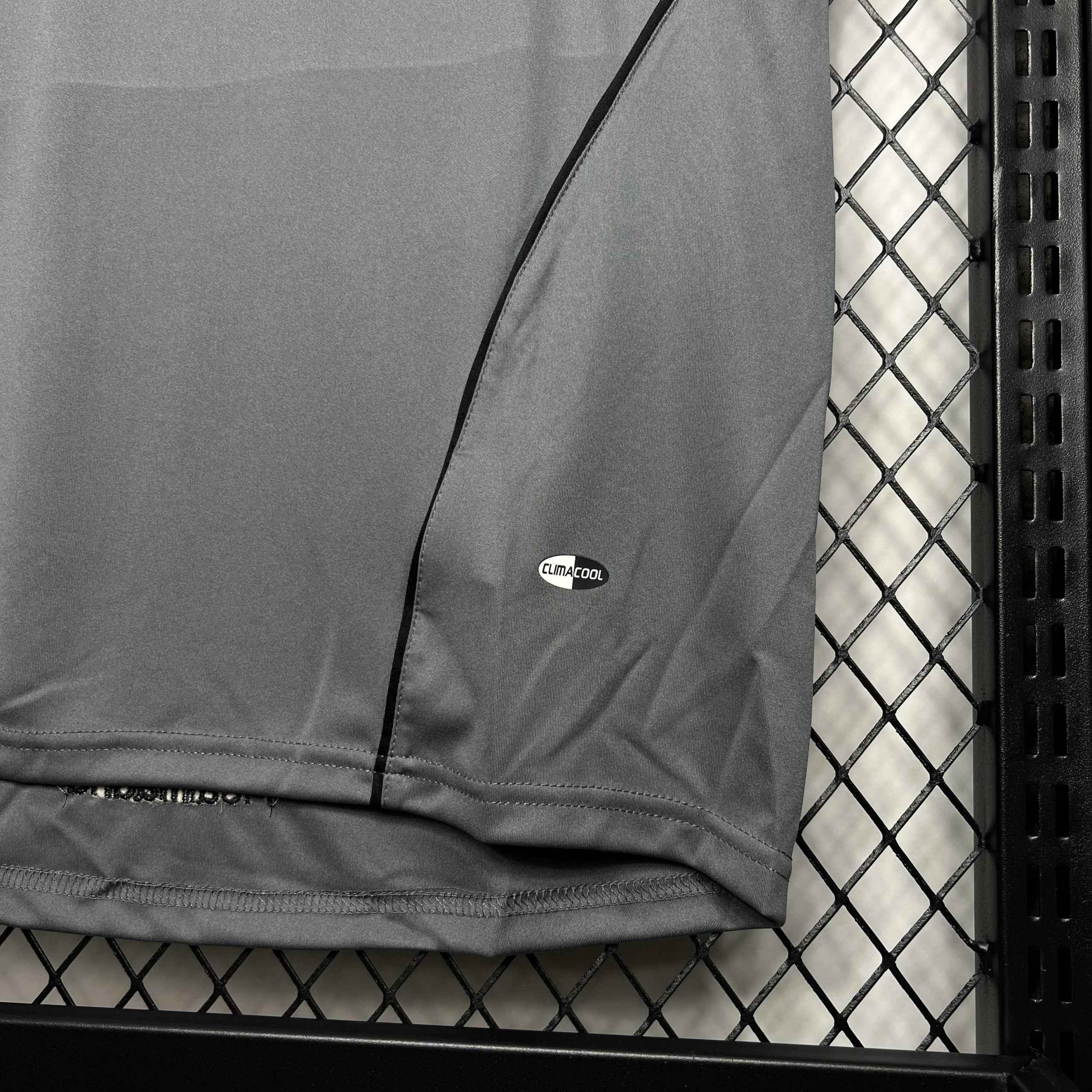 Real Madrid extérieur 05/06